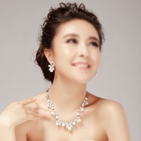 Bridal jewelry wholesale, foreign trade, European and American dress, accessories, Korean version of pearls, three sets necklace, wedding suite mixed (Option: Necklace and earrings)